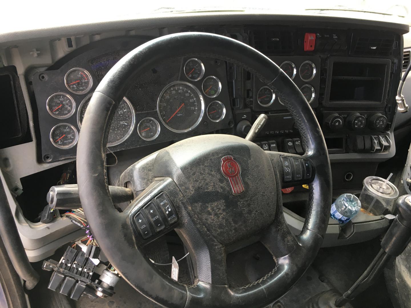 ./imagenes/INVOICE/2019/16958/TRACTOCAMION KENWORTH T680 (32).JPG